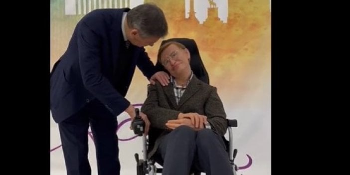 Melih Gökçek'te hatlar koptu! Stephen Hawking'in balmumu heykeliyle öbür dünyadan konuştu