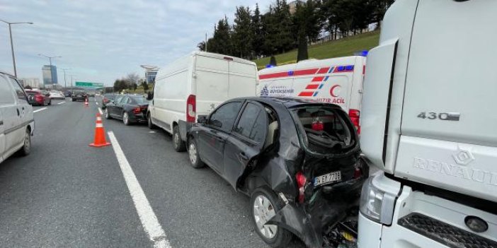 İstanbul'da zincirleme kaza. Trafik felç oldu