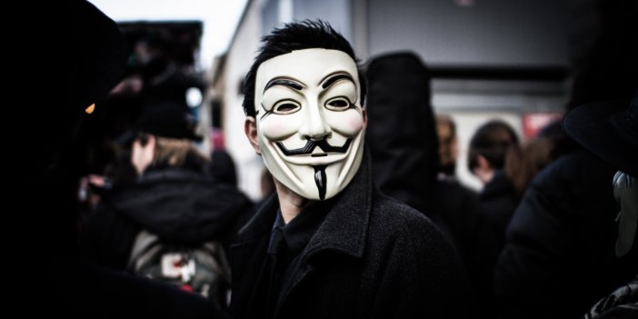Anonymous Rusya'daki televizyon kanallarını hackledi