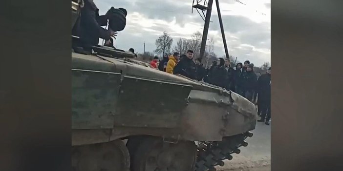 Silahlanan siviller, Rus tankını durdurdu. Ukrayna Silahlı Kuvvetleri açıkladı