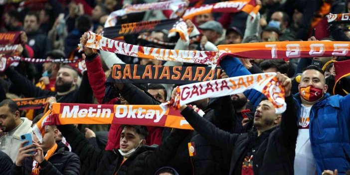 Galatasaray'da büyük protesto: Yönetim istifa, Burak Elmas istifa