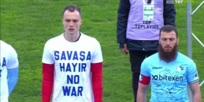 Erzurumspor'da tüm takım 'Savaş'a hayır' tişörtü giydi, Aykut Demir reddetti