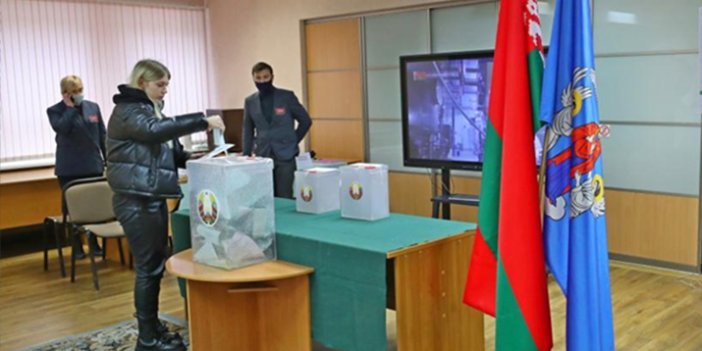Belarus’ta halk anayasa değişikliğine onay verdi