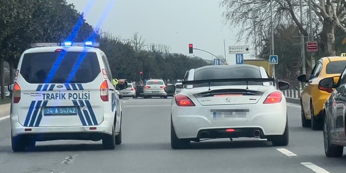 Trafik magandası polise böyle yakalandı! Kadıköy’de lüks aracıyla tehlike saçıyordu…