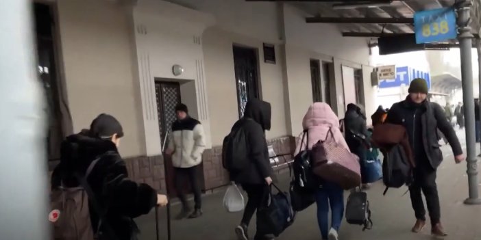 Kiev'den Türkleri tahliye eden tren Romanya sınırına ulaştı