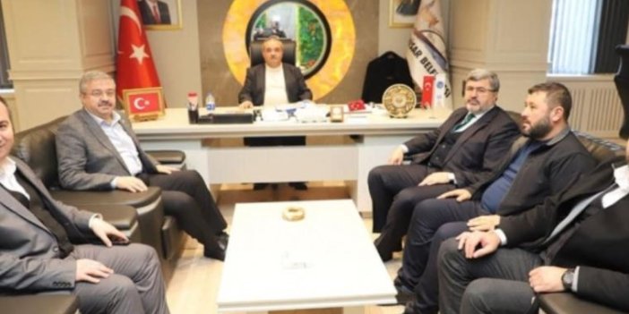 AKP'li Belediye Başkanı makam odasını meğer 430 bin TL'ye değil, 900 bin TL'ye yeniletmiş! Kendileri açıkladı