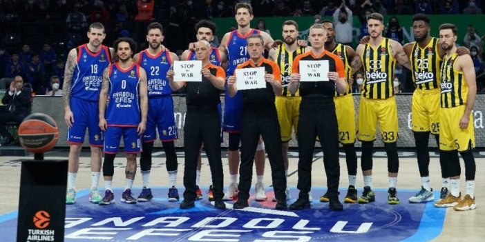 Ezeli rakipler kol kola 'Savaşa hayır' dedi