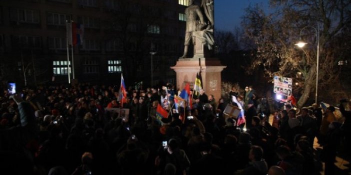 Ünlü profesör Ahmet Ercan "İnsanoğlu; İnanılır gibi değil" dedi Ruslar Ukraynalıları vururken coşkuyla sevinen Sırpları yazdı