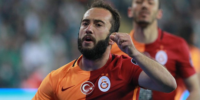 Galatasaray'ın eski futbolcusu Olcan Adın'dan Marcao'ya zehir gibi tepki! Maçı izlerken dayanamayıp telefona sarıldı