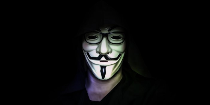 Anonymous durmuyor! Rus istihbarat servisini ele geçirdi