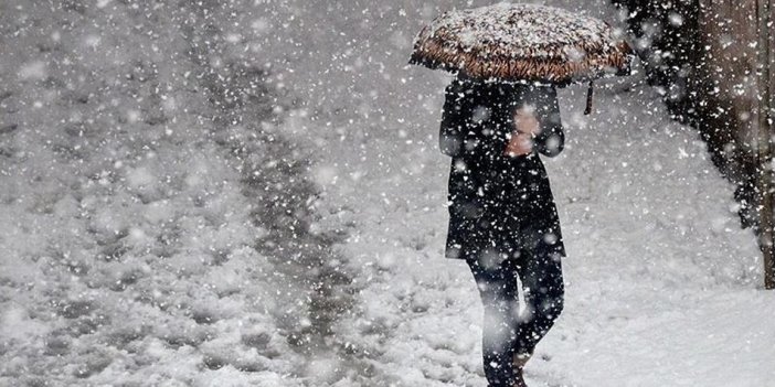 İstanbul'da metrekareye kilolarca kar düşecek. Her zaman en son harekete geçen AKOM uyardı. Demek ki iş gerçekten ciddi