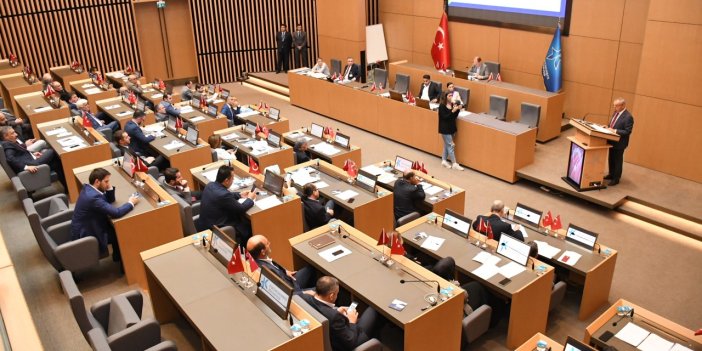 Küçükçekmece Belediye Meclisi'nde Ukrayna'daki insanlık dramı protesto edildi