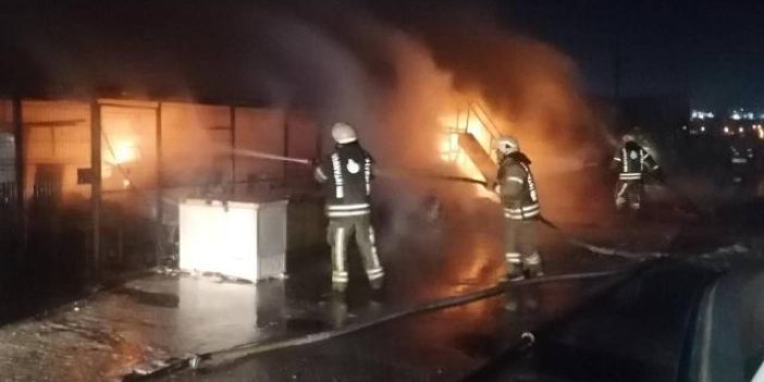Silivri'de balıkçı barınakları alev alev yandı