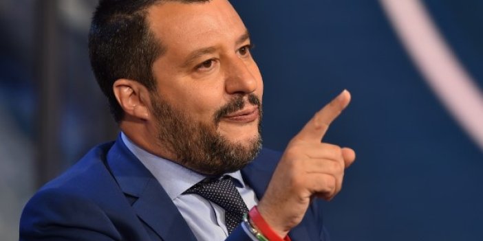 Göçmen  karşıtı İtalyan lider Salvini, Ukraynalı göçmenlere yardıma gitti