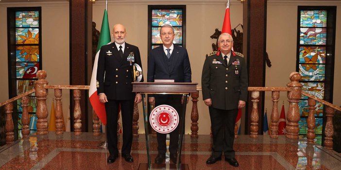 Bakan Akar, İtalya Genelkurmay Başkanı Dragone'u kabul etti