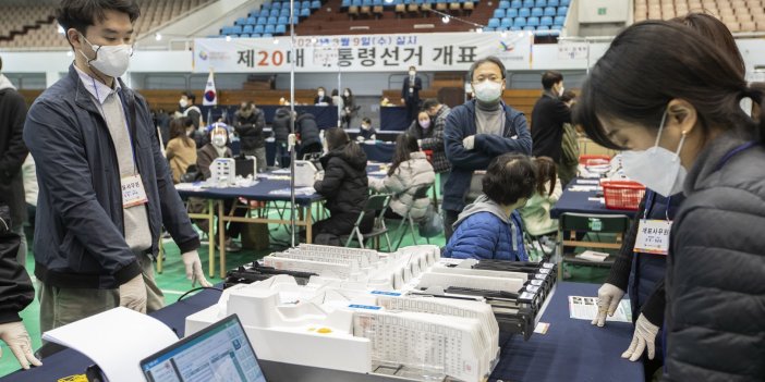 Güney Kore'de halk seçimler için sandık başında