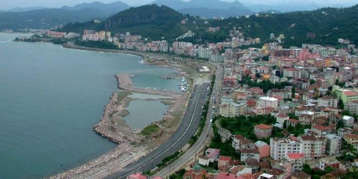 Giresun Piraziz’de icradan satılık mesken ve fındık bahçesi