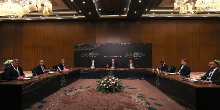 Dünya Antalya’dan gelecek haberi bekliyor. Rus ve Ukraynalı Bakanlar masaya oturdu