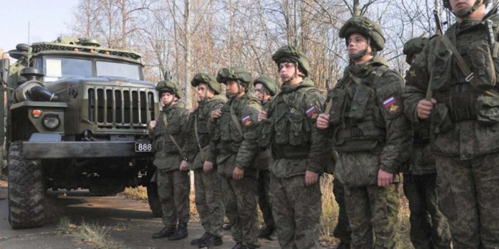Rusya iç cephede çatırdıyor. Sivilleri vurmak istemeyen Rus askerler komutanları ile çatışıyor