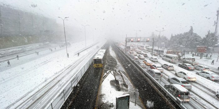 İstanbul Valisi Yerlikaya'dan kar uyarısı: Trafiğe çıkmayın!