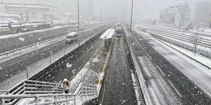 İstanbul'da kar yağışı sabah saatlerinde etkisini artırdı