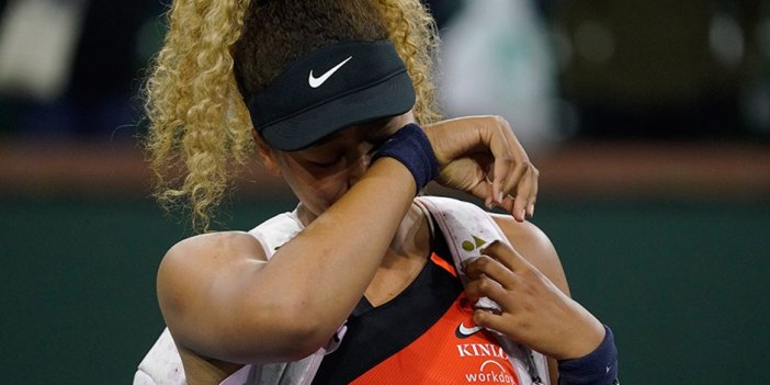 Ünlü tenisçi Naomi Osaka kortta gözyaşlarına boğuldu. Tribünden gelen ses bütün moralini alt üst etti