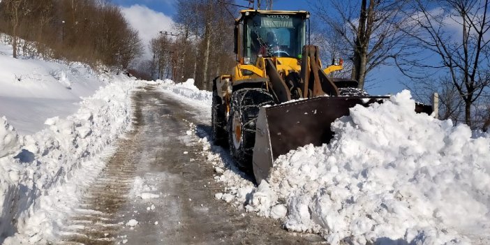 Doğu Karadeniz'de 305 yerleşim yerinin yolu kardan kapalı