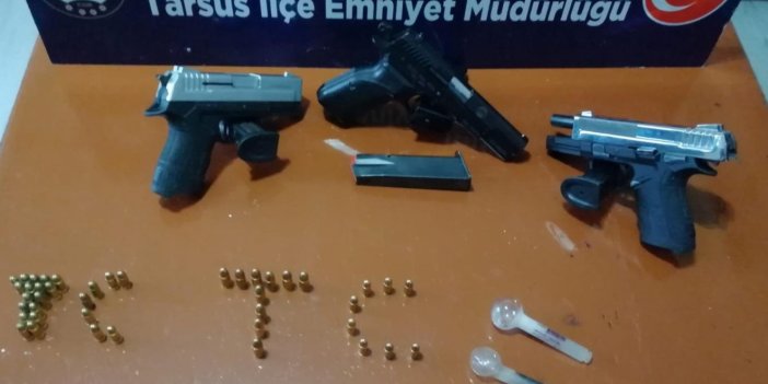 Tarsus'taki çok sayıda silah ve uyuşturucu madde ele geçirildi