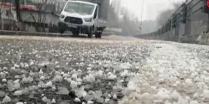 İstanbul'da karın ardından dolu yağdı