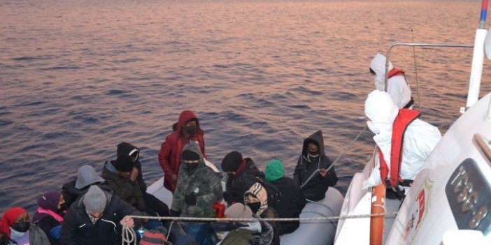 Yunanlıları itti Türk Sahil Güvenlik 60 göçmeni kurtardı