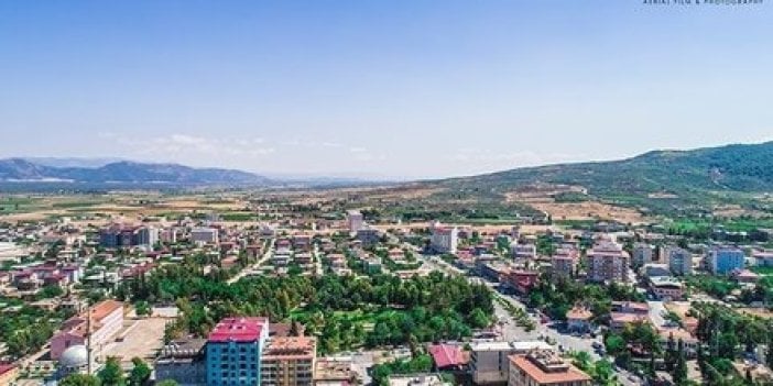 Hatay Hassa'da içinde tek katlı konut olan bahçenin 1/2 hissesi icradan satılıktır.(çoklu satış)