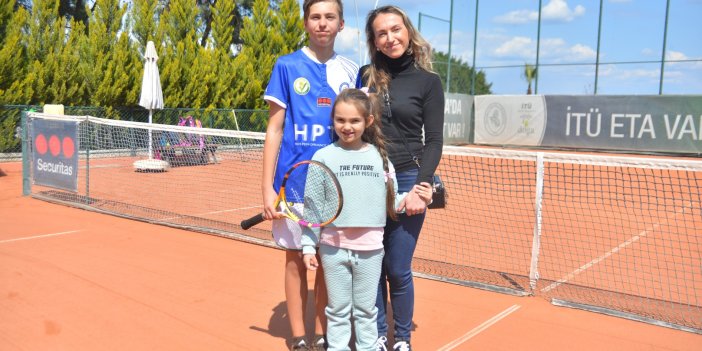 Savaş mağduru 14 yaşındaki tenisçi Fedor Zalevsky'e Adana kucak açtı! Maille yardım istedi