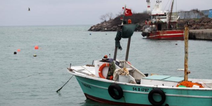 Karadeniz'de kötü hava balıkçılığı vurdu