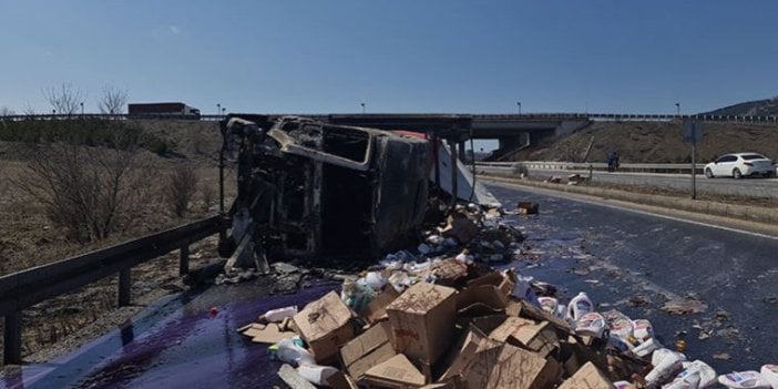 TIR alev aldı. Yüzlerce çocuk bezi yola savruldu