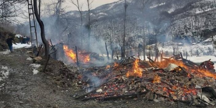 Kastamonu'da ev yangını: Anne öldü, kızı yaralandı