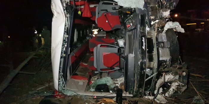 Erzincan'da yolcu otobüsü şarampole devrildi: 1 kişi ölü, 32 kişi yaralandı