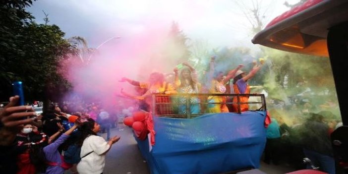 Adana sokakları karnaval sayesinde renkli günler yaşadı