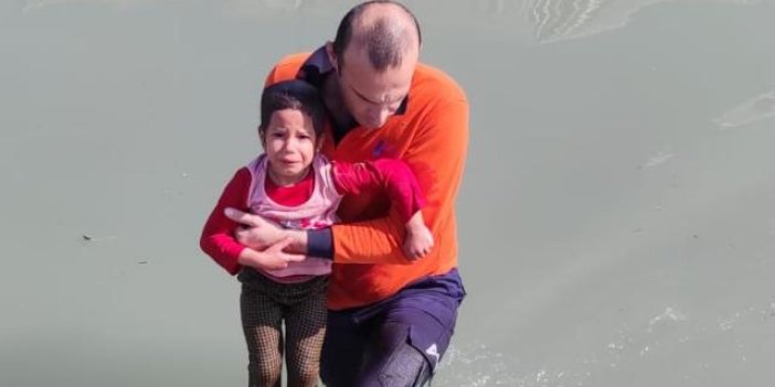 Sulama kanalına düşen çocuğu belediye personeli kurtardı