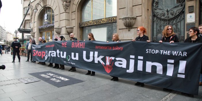Ukrayna'daki savaş Belgrad'da  protesto edildi