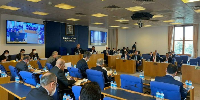 'İtibar' ve 'ceza' düzenlemesi AKP'nin önergesiyle tekliften çıkarıldı