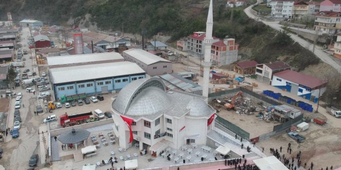 Beşiktaş Camisi ibadete açıldı