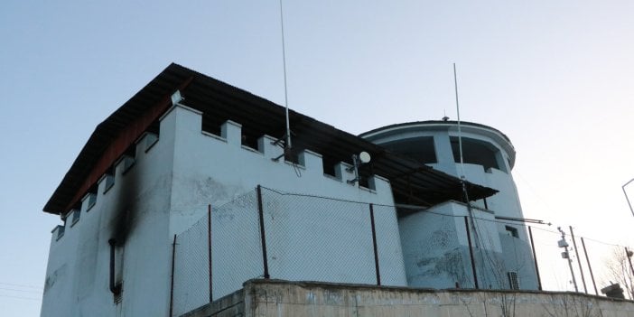 Özel harekat polisleri ilk iftarını Hakkari’de kalekolda yaptı