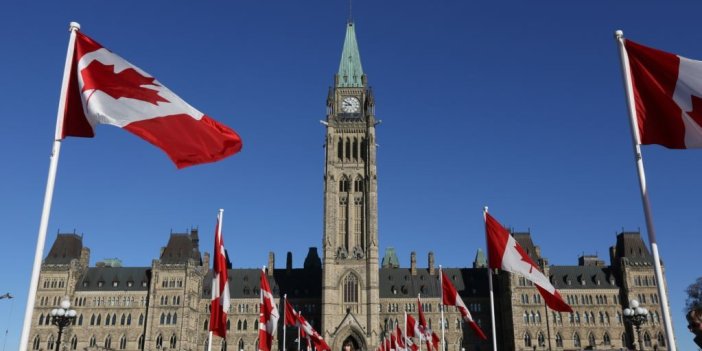 Korona ve siyaset Kanadalıları böldü