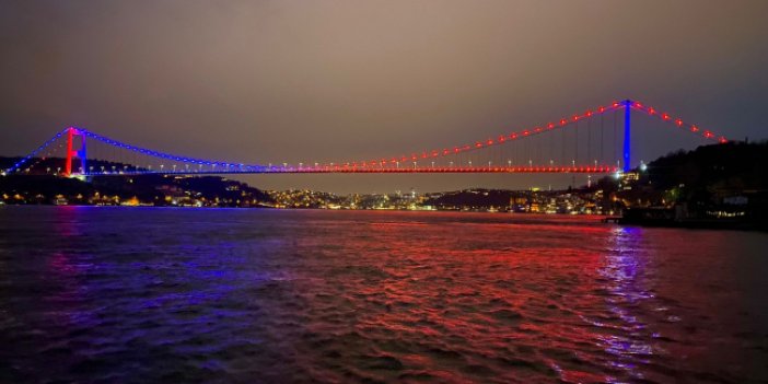 Köprüler 'Polis Haftası' için ışıklandırıldı