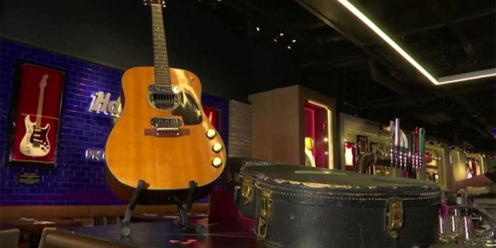 Efsanevi müzisyen Kurt Cobain’in gitarı, müzik tarihinin en pahalı eşyası oldu