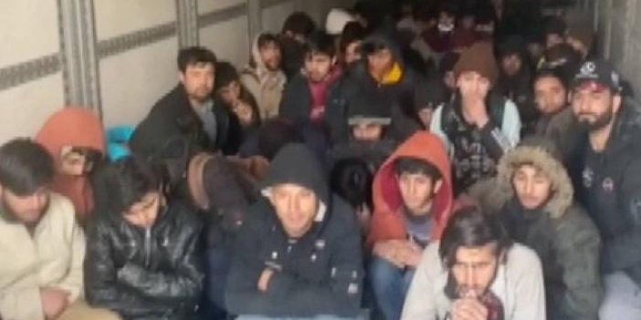 Tırın dorsesinden 129 kaçak göçmen çıktı