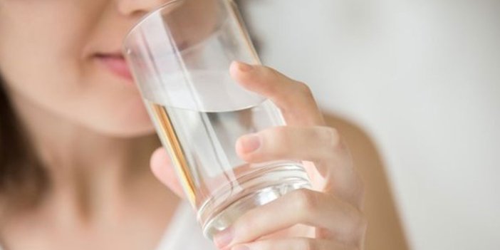 Uzmanından susuzluğu gidermek için gazlı içeceklere akın edenlere kritik uyarı