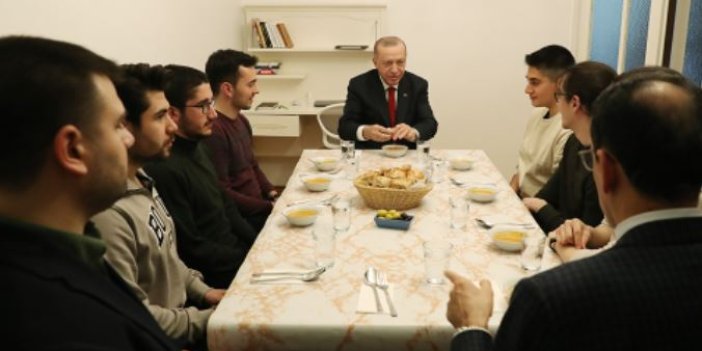 Erdoğan iftarda öğrenci evine misafir oldu