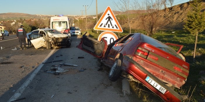 Elazığ'da iki otomobil çarpıştı: 1 ölü, 3 yaralı