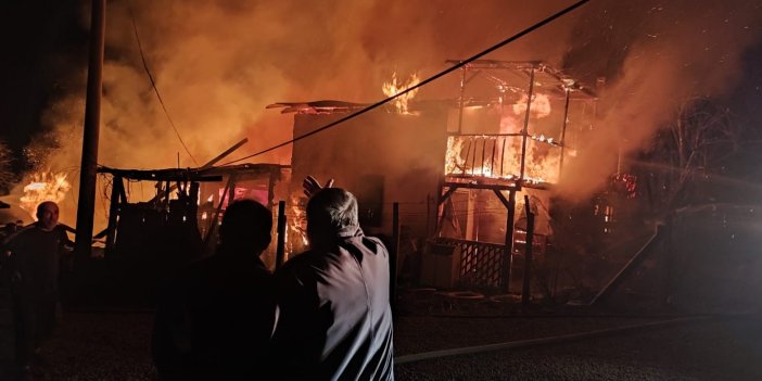 Bolu'da köyde çıkan yangında 3 ev alev alev yandı
